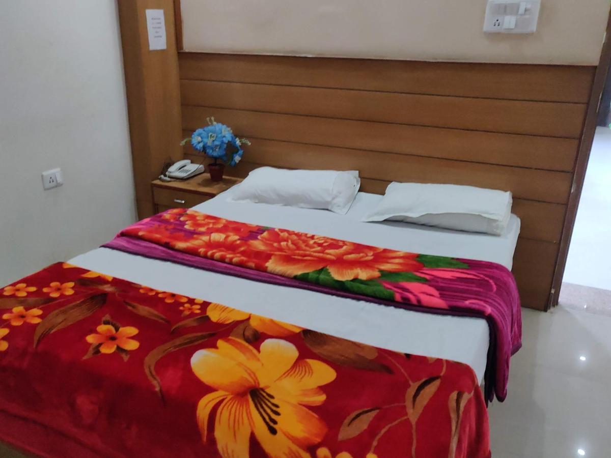 Wellness Home Lucknow Exteriör bild